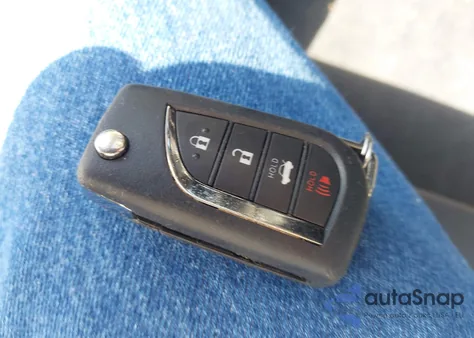 2020 Toyota Camry Le z USA, uszkodzony, nr VIN 4T1C11AK3LU983751